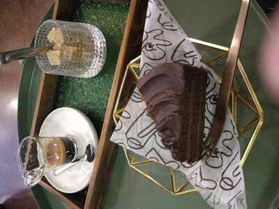 Madame Ooze Ice Cream Cafe & Dessert Bar