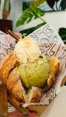 Madame Ooze Ice Cream Cafe & Dessert Bar