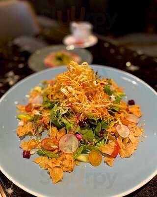 Qin Restaurant & Bar