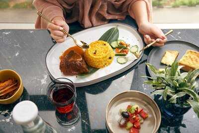 Qin Restaurant & Bar