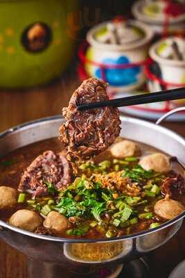 Tha Chang Noodle Bar