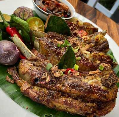 Kebaya Modern Balinese