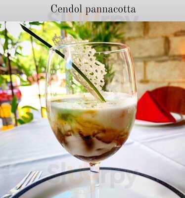 Kebaya Modern Balinese