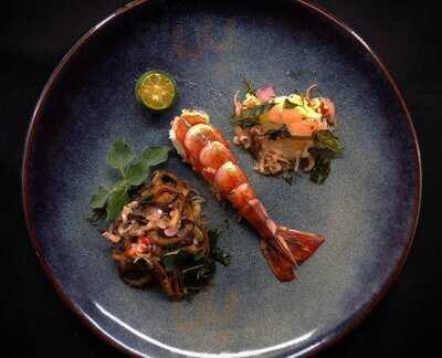 Kebaya Modern Balinese