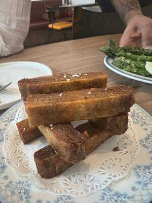 Club Street Wine Room