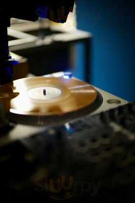 Beats Bites & Cocktails