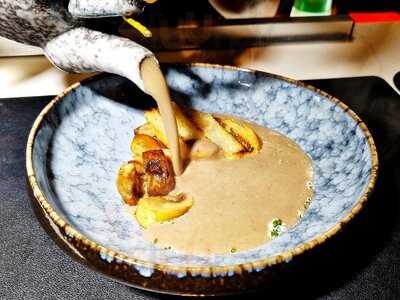 6ixty 7even Restaurant & Bar