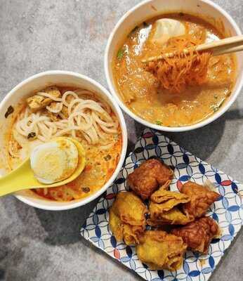 Hup Hup Mee Siam . Laksa . Lor Mee