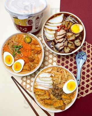 Hup Hup Mee Siam . Laksa . Lor Mee
