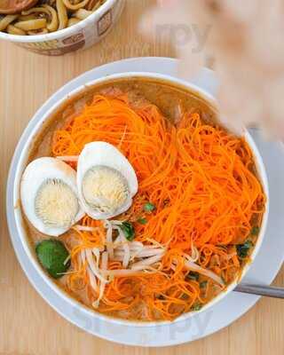 Hup Hup Mee Siam . Laksa . Lor Mee