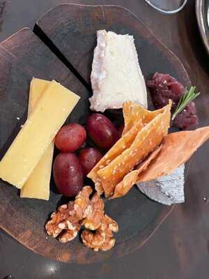 La Fete Wine Bistro & Bar