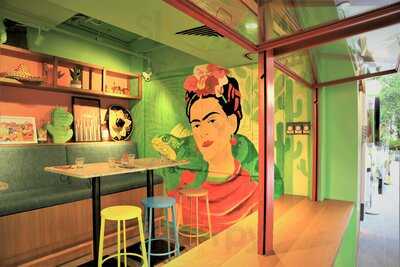 Cafe Iguana (orchard Rendezvous Hotel)