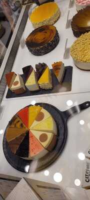 Cat & The Fiddle (vivocity)