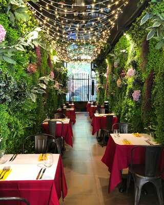 L'entrecote The Steak & Fries Bistro - Holland Village