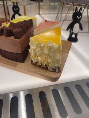 Cat & The Fiddle (city Square Mall)