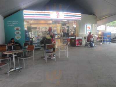 7-eleven Singapore