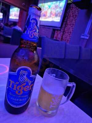 Mr Uncle & Aunty Bistro