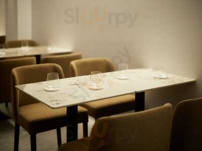 Convivial Champagne Bar