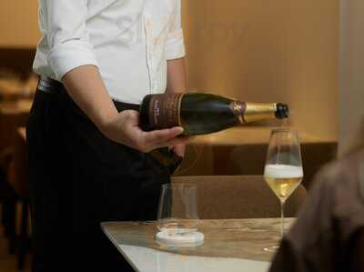 Convivial Champagne Bar