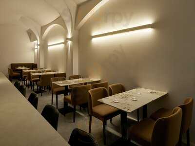 Convivial Champagne Bar