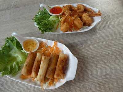 ขนมจีนน้ำยาปู ยำขนมจีนแซ่บเวอร์