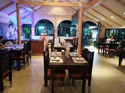 โลคอล สปอร์ต บาร์ แอนด์ พิซเซอเรีย