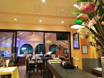 โลคอล สปอร์ต บาร์ แอนด์ พิซเซอเรีย