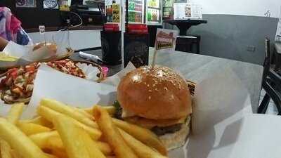 เบอร์เกอร์ เฮ้าส์ หาดกะตะ