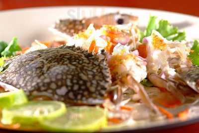 ร้านอาหารกะชังปลาเกาะกลางซีฟู๊ด