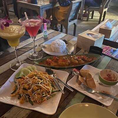 11/1 ไทยฟู้ด & ค้อกเทล