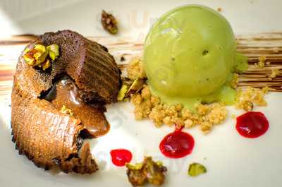 เจนนา ไฟน์บิรโตร & ไวน์