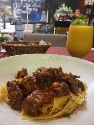 เจนนา ไฟน์บิรโตร & ไวน์