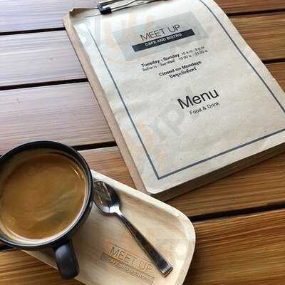 เดอะ มีทอัพ คาเฟ่ แอนด์ บิสโทร