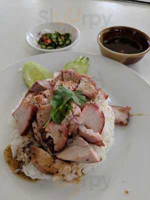 โกบาส ข้าวหมูแดง หมูกรอบ