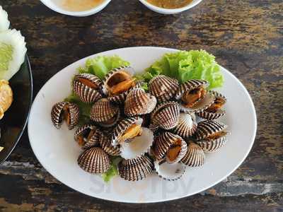 ร้านอาหารต้นหาด