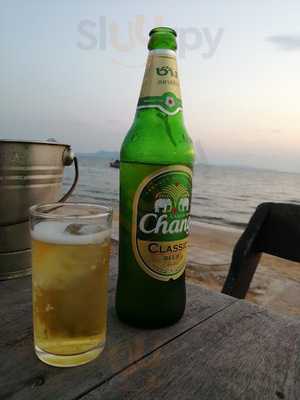 ร้านอาหารต้นหาด