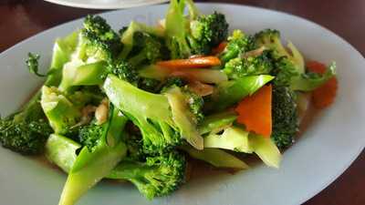 ร้านอาหารต้นหาด