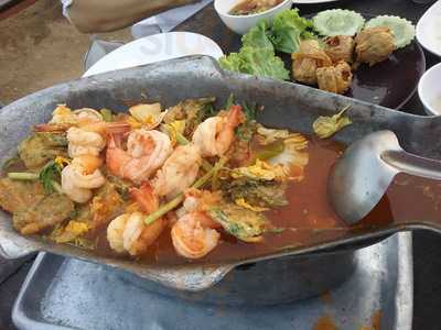 ร้านอาหารต้นหาด