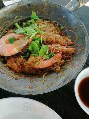 ร้านอาหารต้นหาด