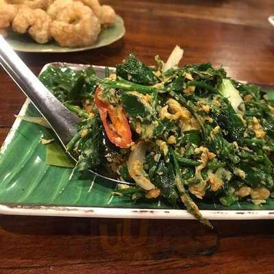 เฮือนม่วนใจ๋