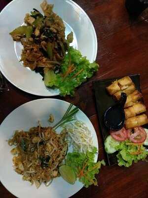 บ้านลานนาไทยคูซีน