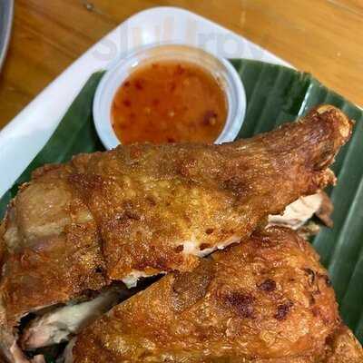 เฮือนเพ็ญ