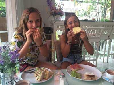 Bloom, Cafe And Alfresco