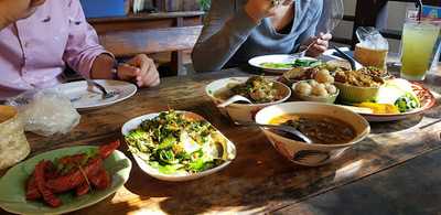 ต๋องเต็มโต๊ะ