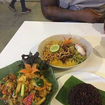 ร้านอาหาร เอเชียนรูทส์