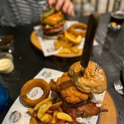 Rock Me Burgers & Bar