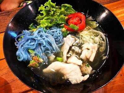 ก๋วยเตี๋ยวอัญชัน