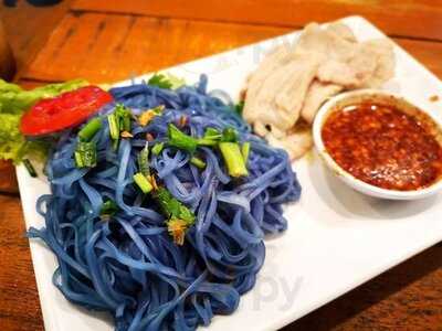 ก๋วยเตี๋ยวอัญชัน