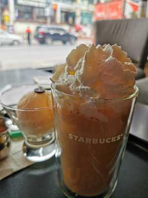 สตาร์บัคส์ สาขา ไนท์บาซาร์