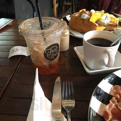 เฟรช แอนด์ แรปส์ เรสโทบาร์